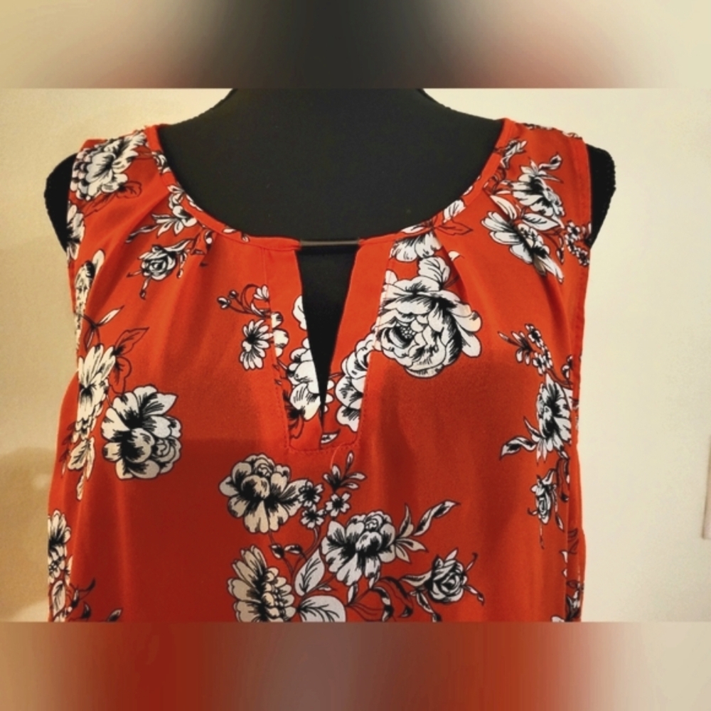 TORRID Red, Black, & White Floral Sleeveless Top (Torrid Size 0/Large) - Picture 3 of 15